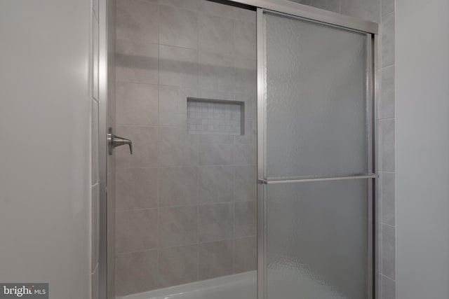 bathroom with a tile shower