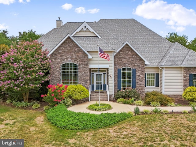 view of front of property with a front lawn