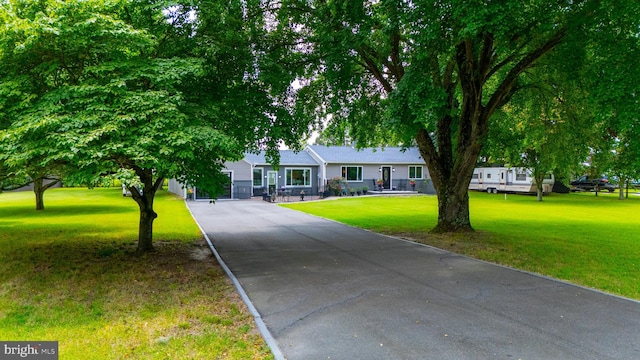 single story home with a front yard