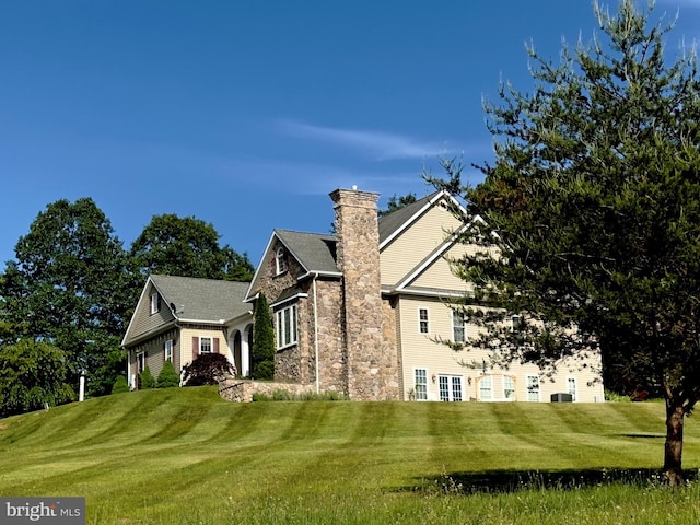 view of front of house with a front yard