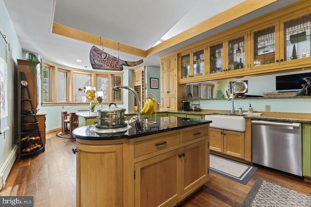 kitchen featuring wood-type flooring, sink, dishwasher, vaulted ceiling, and a center island with sink