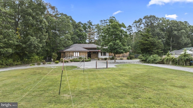 view of front facade with a front lawn