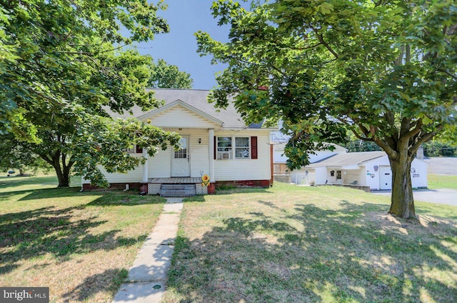 view of front of property with a front yard