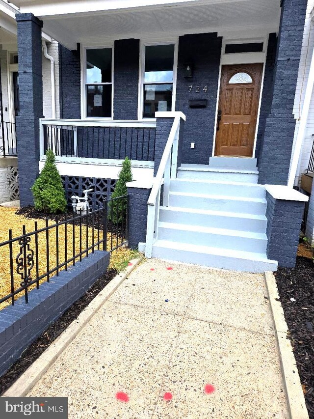 doorway to property featuring a porch