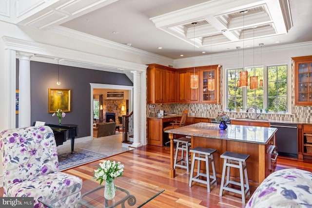 kitchen with sink, tasteful backsplash, a center island, and dishwasher