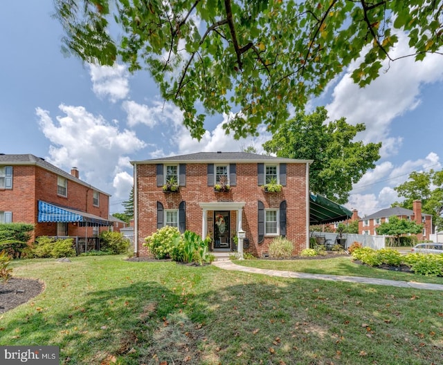 view of front of house with a front lawn