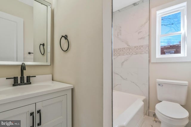 bathroom featuring baseboards, vanity, toilet, and shower / bathtub combination