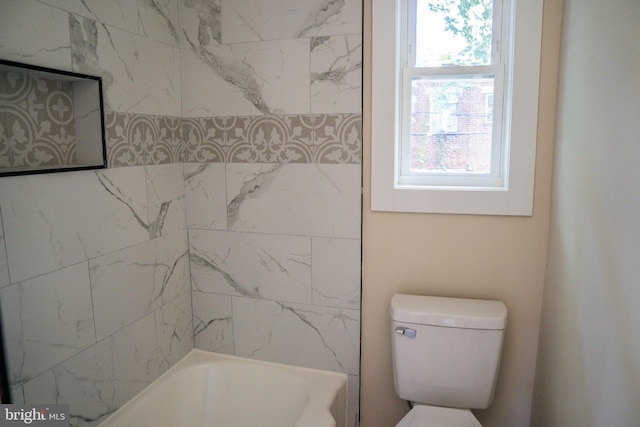 full bath featuring toilet, plenty of natural light, and shower / tub combination