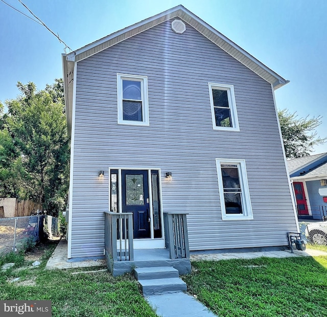 view of front of home featuring a front yard