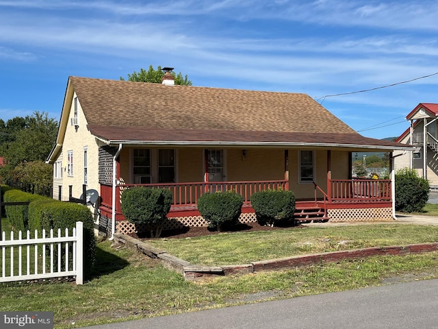 view of front facade with covered porch and a front lawn