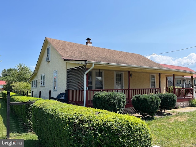 view of front of house featuring a front yard and a porch