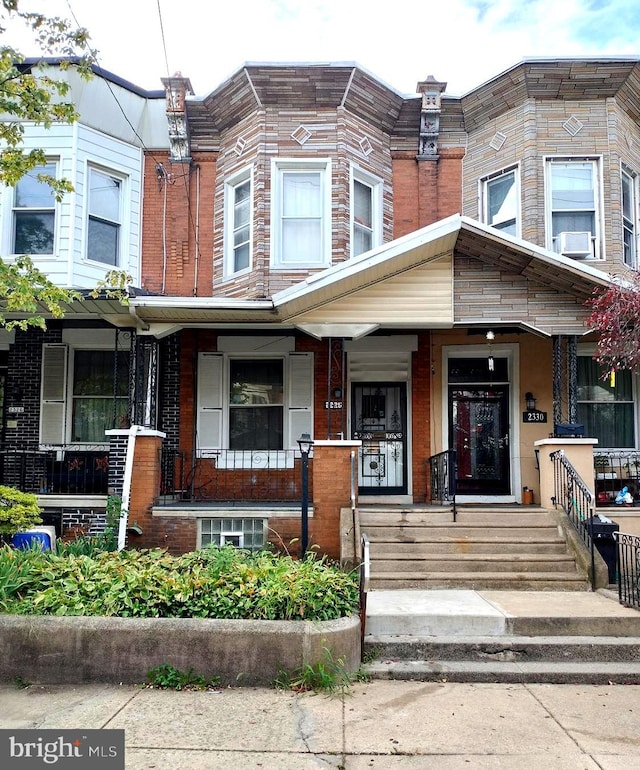 multi unit property with cooling unit and a porch