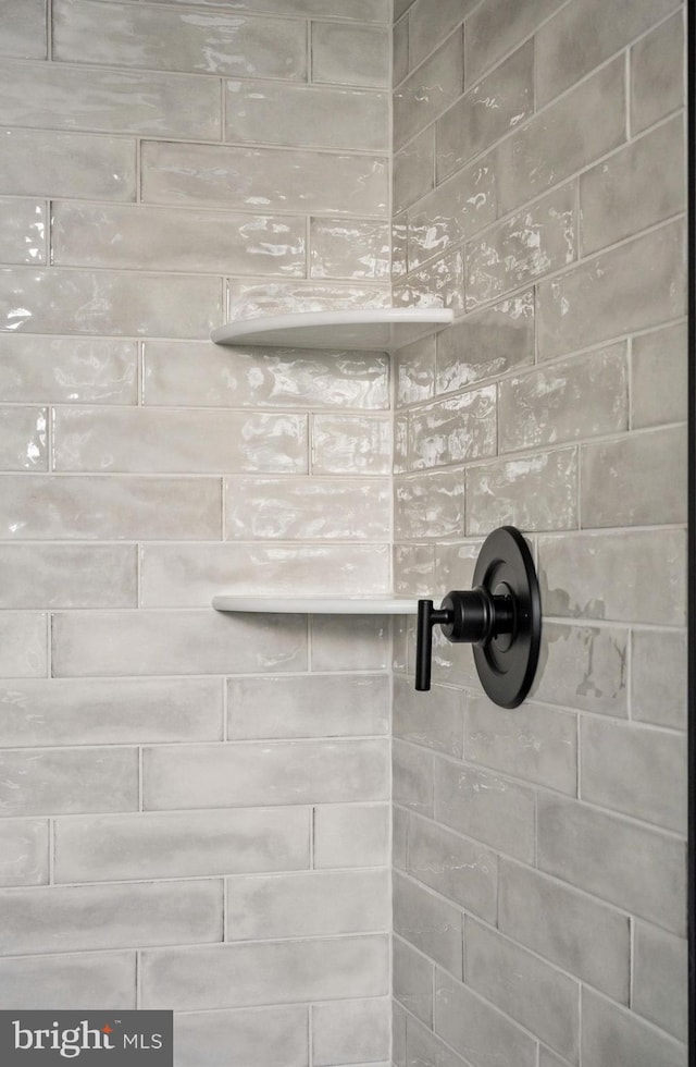 details with a tile shower