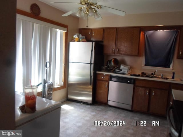 kitchen featuring sink, appliances with stainless steel finishes, and ceiling fan