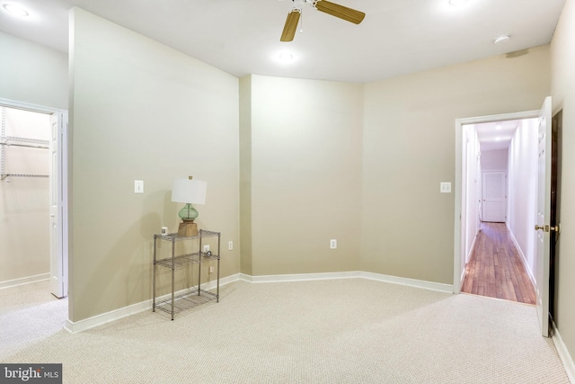 carpeted empty room featuring ceiling fan