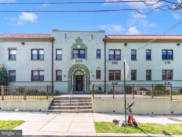 view of front of property