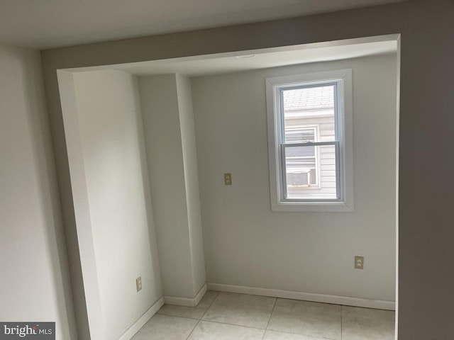 unfurnished room featuring light tile patterned flooring