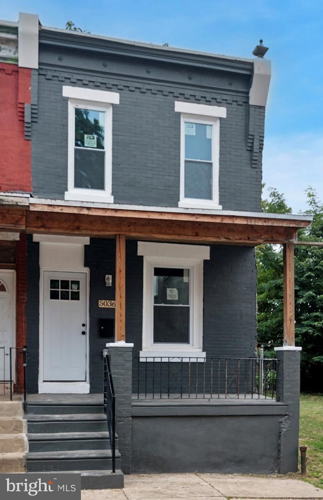 view of front of house with covered porch