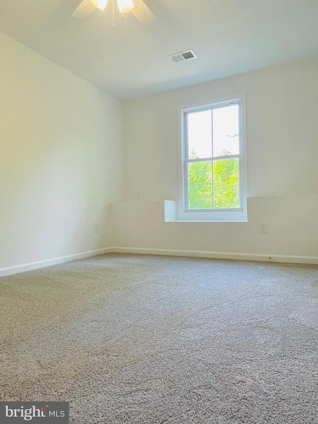 unfurnished room featuring carpet and ceiling fan