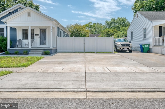 view of front of property featuring a porch