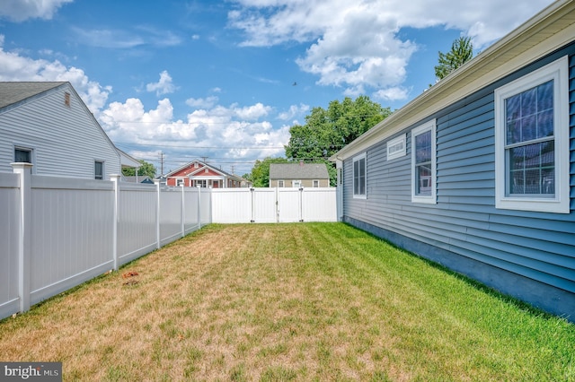 view of yard featuring a fenced backyard