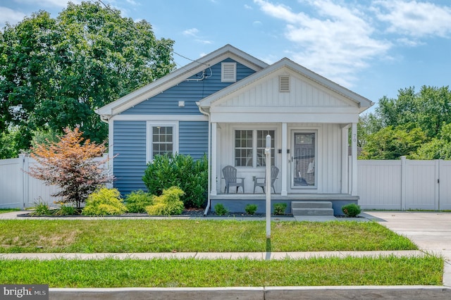 bungalow-style home featuring a front lawn