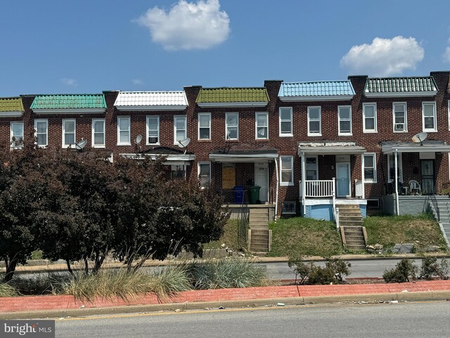 townhome / multi-family property with a porch