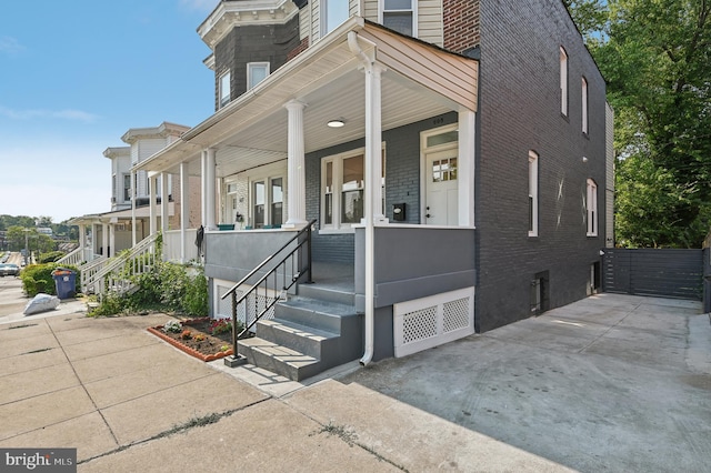 view of front of house featuring a porch