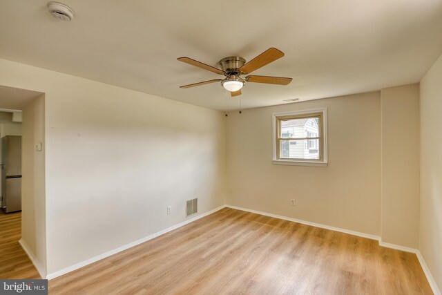 unfurnished room featuring light hardwood / wood-style floors and ceiling fan