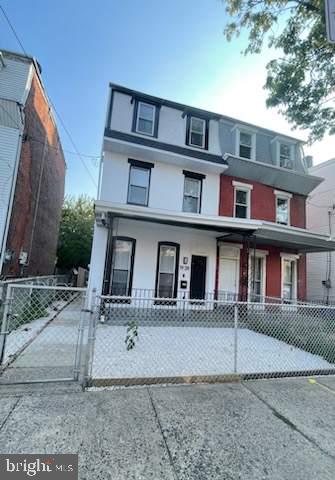 view of front facade featuring a porch