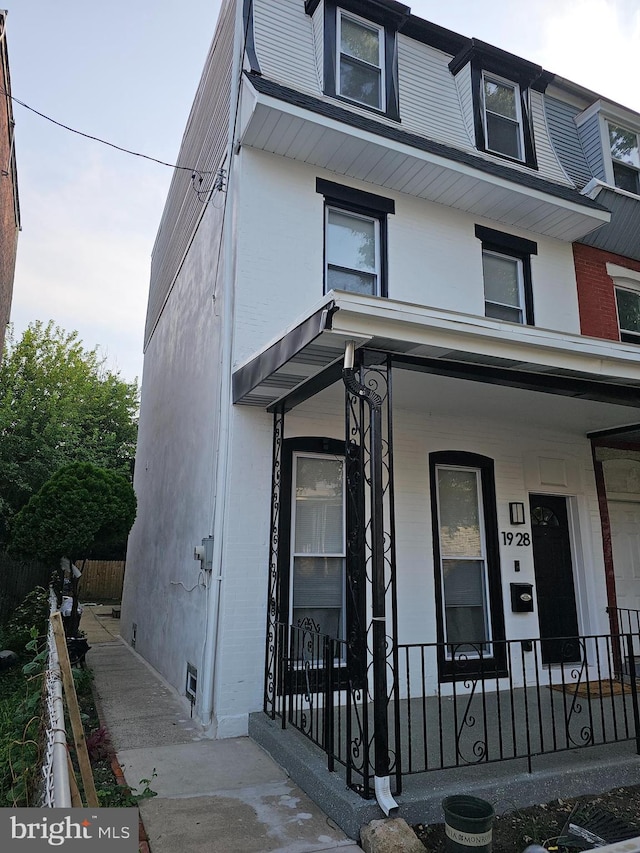 view of front facade featuring covered porch