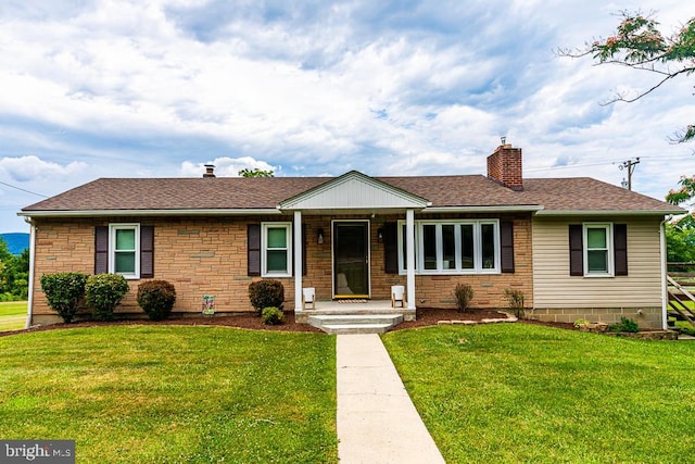 view of front of home featuring a front yard