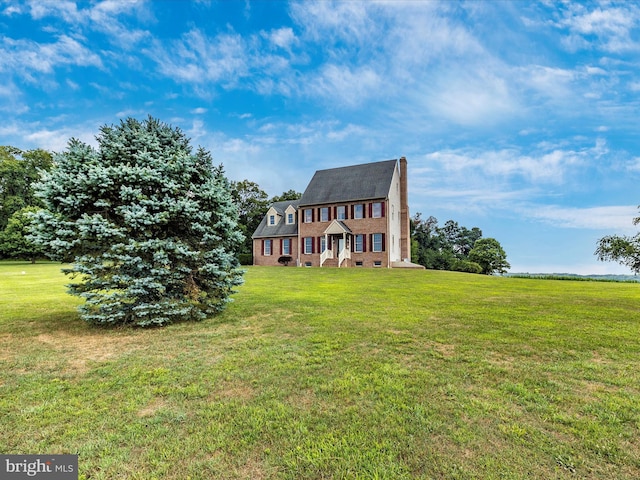 view of front facade with a front yard