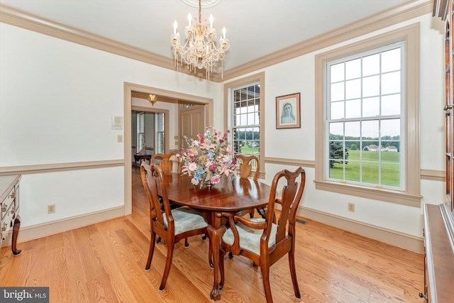 dining area featuring crown molding, plenty of natural light, and light hardwood / wood-style flooring