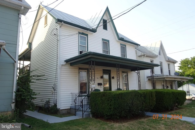 view of front facade featuring a porch