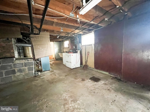 basement featuring washer / clothes dryer