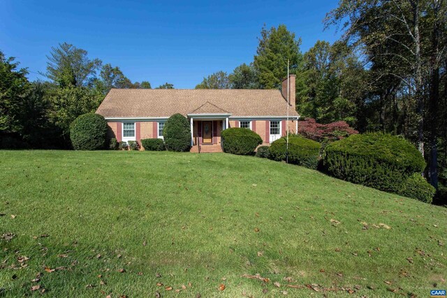 view of front of house featuring a front yard