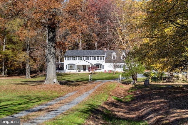 view of front of house with a front yard