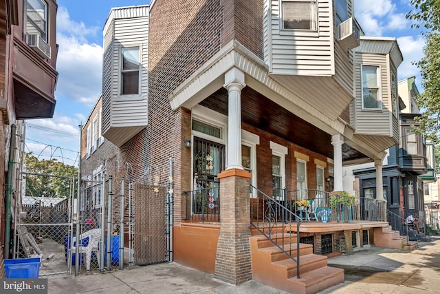 view of front of house featuring a porch