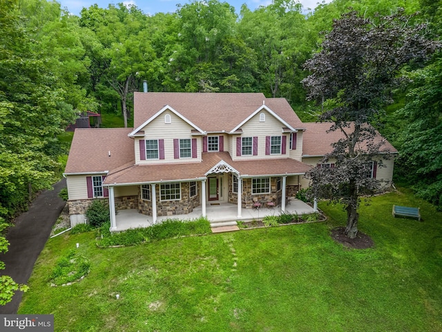 view of front of home with covered porch and a front lawn