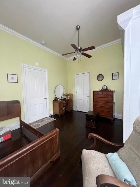 living room featuring ornamental molding, ceiling fan, and hardwood / wood-style floors