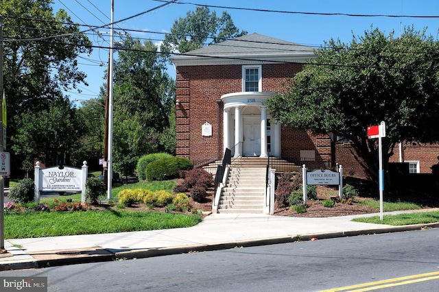 view of front facade