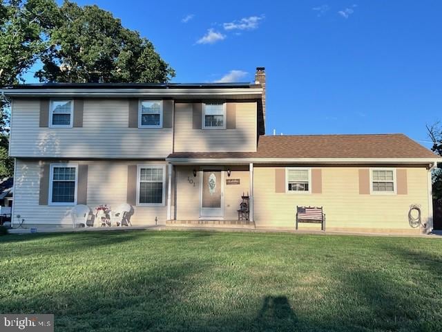 view of front of home with a front lawn