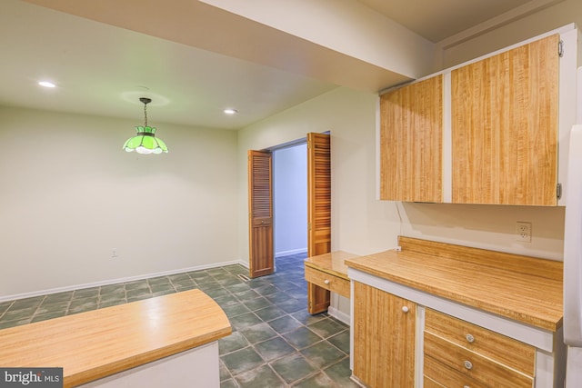 kitchen featuring hanging light fixtures, baseboards, and recessed lighting