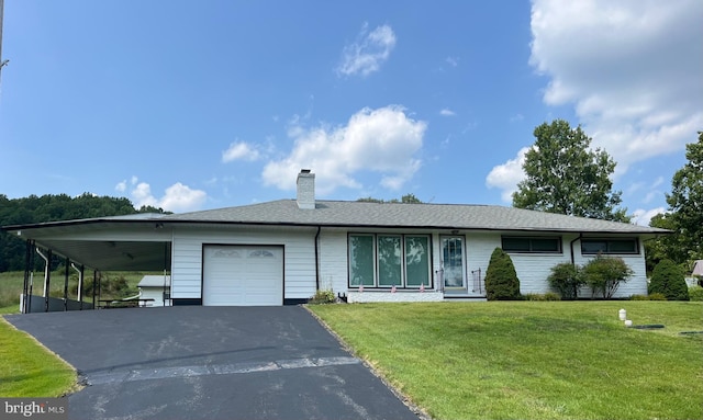 view of front facade featuring a garage and a front yard