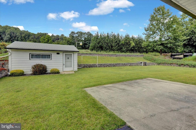 view of yard featuring a patio