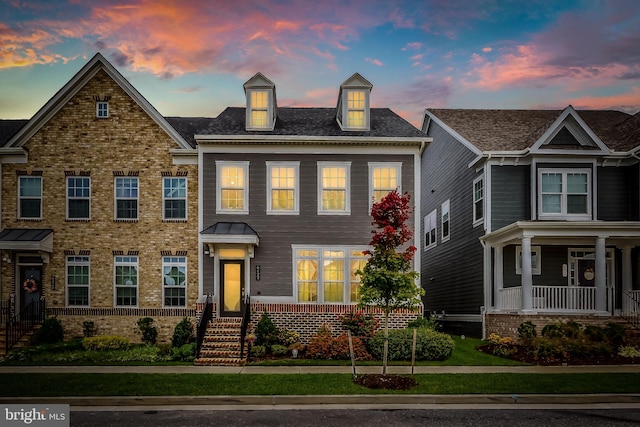 view of front facade with a yard