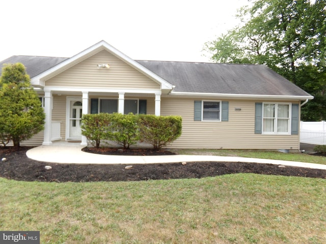 single story home featuring a porch and a front yard