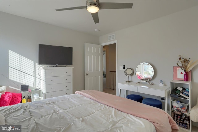 bedroom with ceiling fan