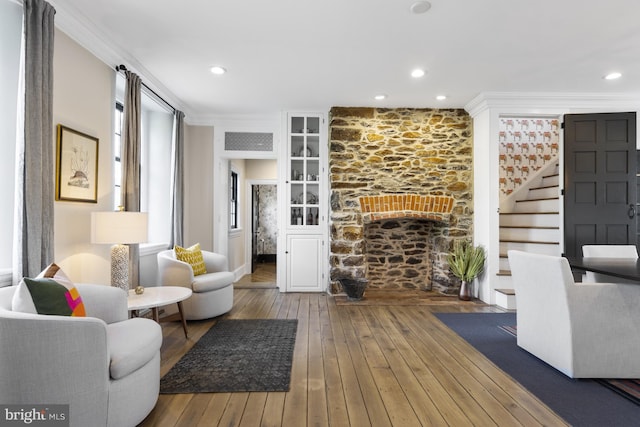 living room with hardwood / wood-style flooring and ornamental molding